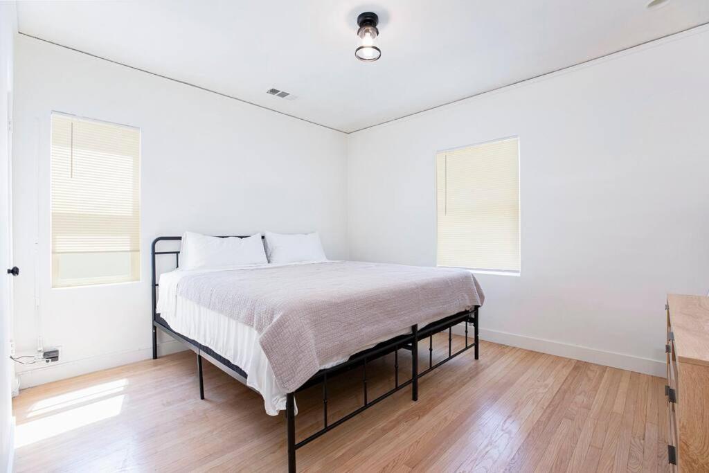 The Roundabout Residence! Los Angeles