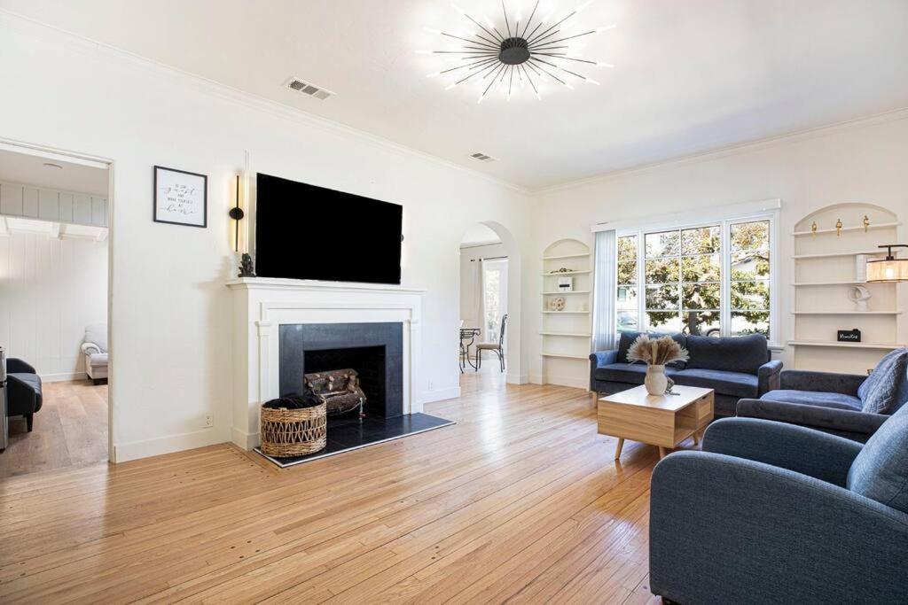 The Roundabout Residence! Holiday home